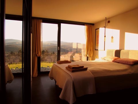 Bed, Photo of the whole room, Bedroom, Mountain view