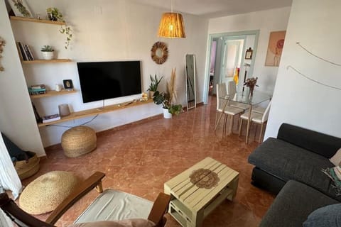 TV and multimedia, Living room, Photo of the whole room, Seating area, Dining area