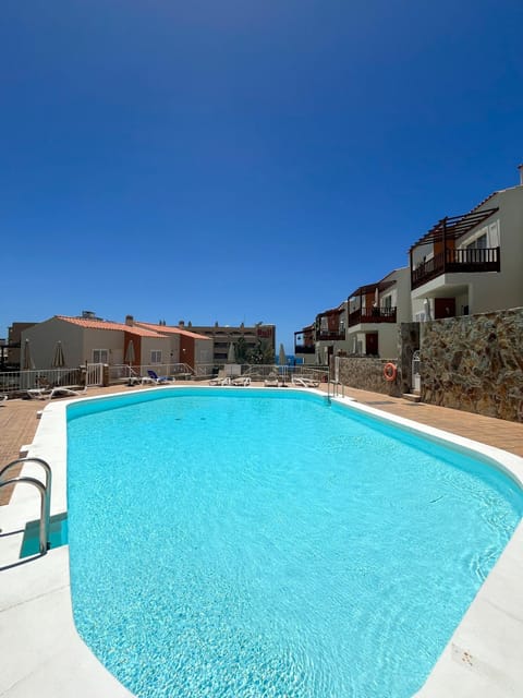Pool view, Swimming pool, sunbed