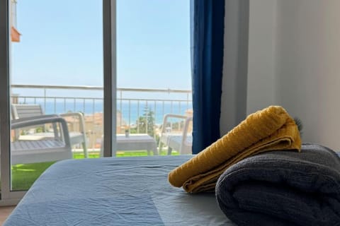 Bed, Bedroom, Sea view, towels