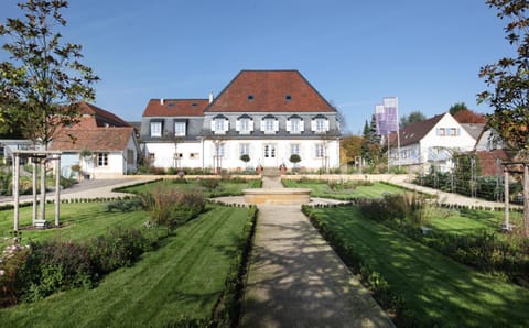 Property building, Spring, Day, Garden, Garden view