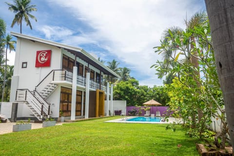 Property building, Natural landscape, Garden, Garden view, Pool view, Swimming pool, sunbed