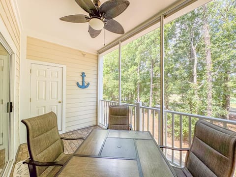 Pet Friendly Golf Paradise w Huge Pool and Hot Tub House in North Myrtle Beach