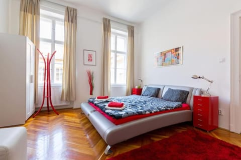 Bed, Living room, Photo of the whole room
