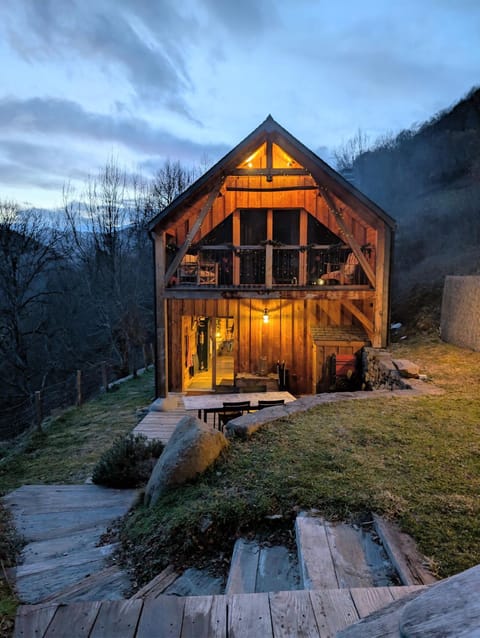Property building, Patio, Balcony/Terrace, Mountain view