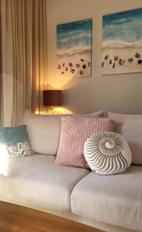 Photo of the whole room, Seating area