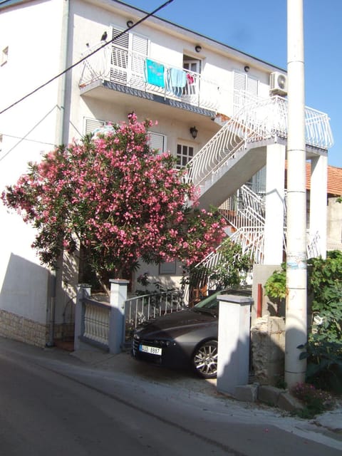 Property building, Day