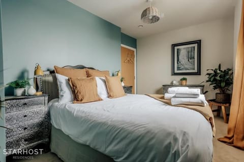 StarHost Residences - Stunning 2 bed Apt with Marina Views Apartment in Southampton