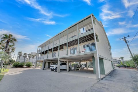 The Landing 213 Apartment in West Beach