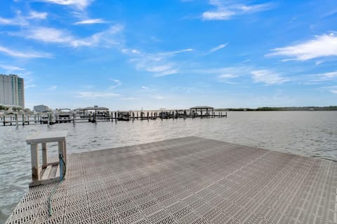 The Landing 213 Apartment in West Beach