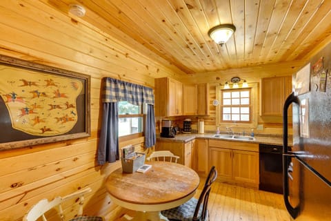 Deadwood Wolf Cabin with Fire Pit and Grill Cabin in North Lawrence