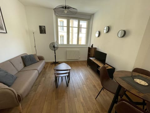 TV and multimedia, Living room, Seating area, internet