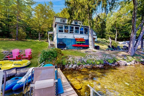 Lakefront Living House in Castleton