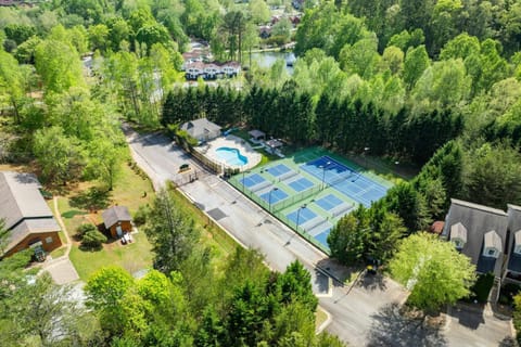 Serenity Strasse House in Helen