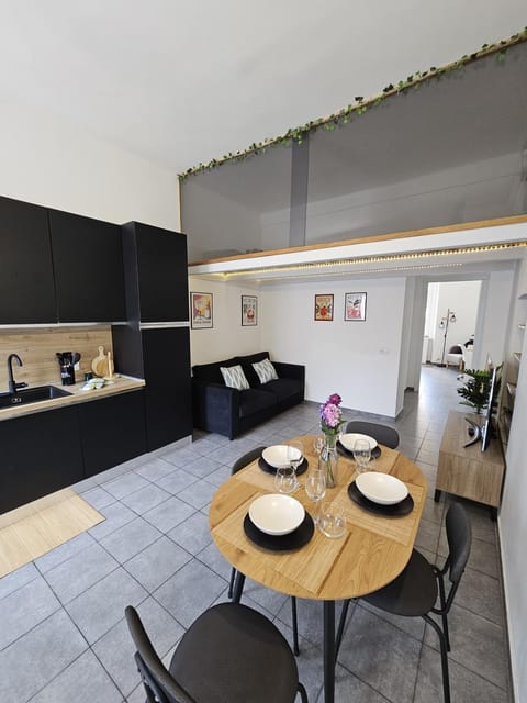 Living room, Dining area
