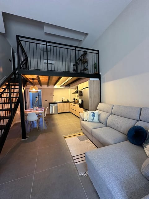 Living room, Photo of the whole room, Seating area