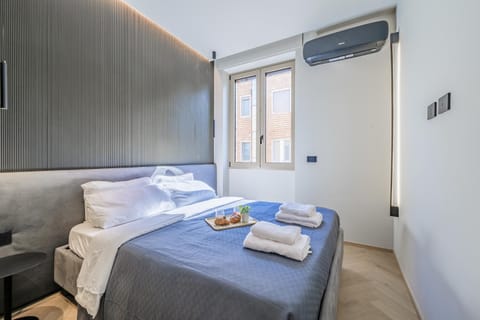 Bed, Photo of the whole room, Bedroom, air conditioner
