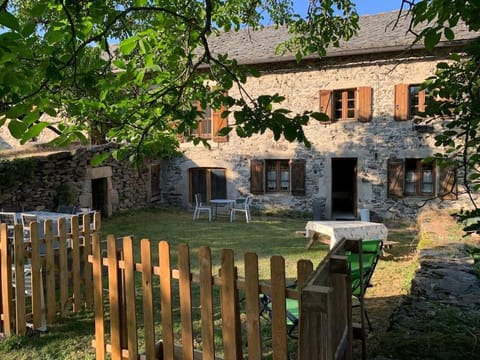 Property building, Day, Garden, Garden view