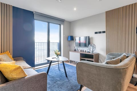 TV and multimedia, Living room, Seating area, Evening entertainment