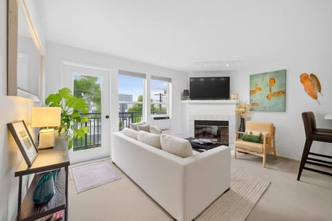 Free Parking - City Views - Near Attractions House in South Lake Union