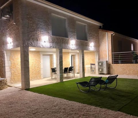 Property building, Patio, Garden