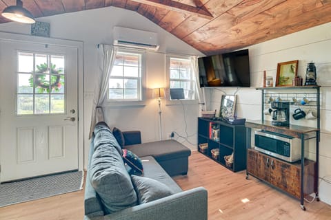 Isle La Motte Cabin about 3 Mi to Lake Champlain! Cabin in Isle La Motte