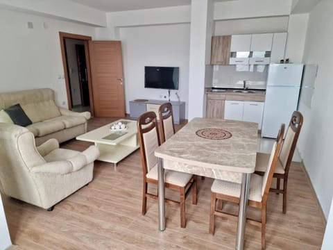 TV and multimedia, Kitchen or kitchenette, Living room, Dining area