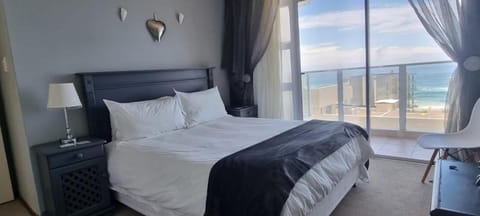 Photo of the whole room, Bedroom, Sea view