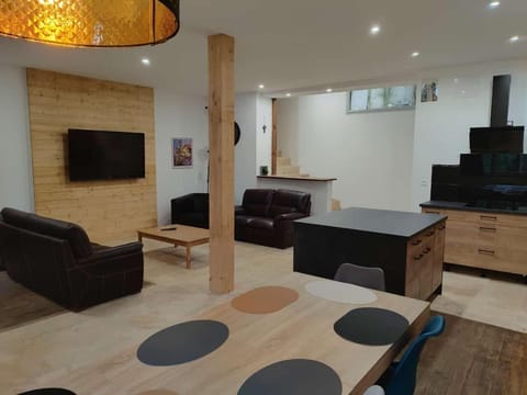 Communal lounge/ TV room, TV and multimedia, Living room
