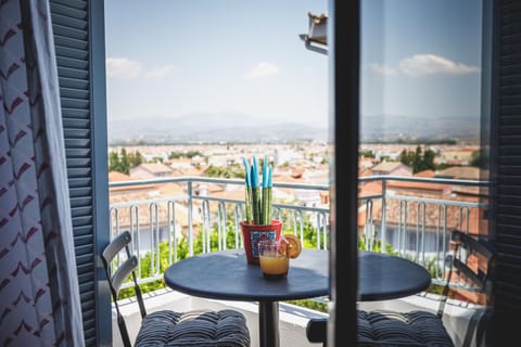Balcony/Terrace, City view
