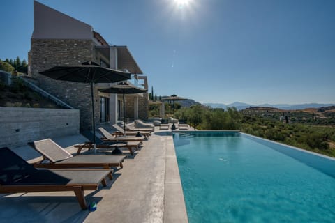 Property building, Patio, Day, Natural landscape, Swimming pool, sunbed