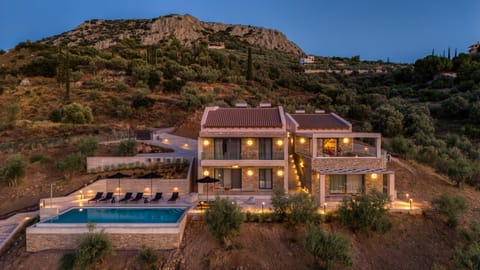Property building, Natural landscape, Mountain view, Pool view, Swimming pool