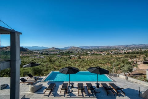 Patio, Day, Natural landscape, Mountain view, Pool view, Swimming pool, Location, sunbed