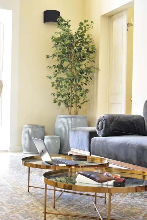 Living room, Decorative detail, Seating area