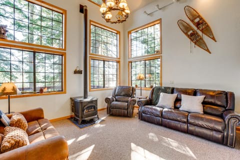 Deck with Mountain Views Cabin in Bear Valley! Cabin in Bear Valley