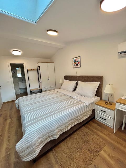Bed, People, Bathroom, furniture, air conditioner