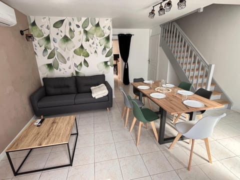 Living room, Dining area