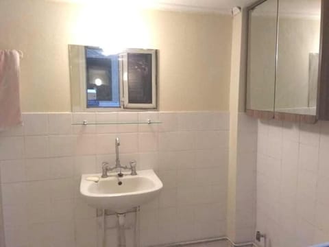 5' απο μετρό, δωμάτιο με ιδιωτικό μπαλκόνι Vacation rental in Athens