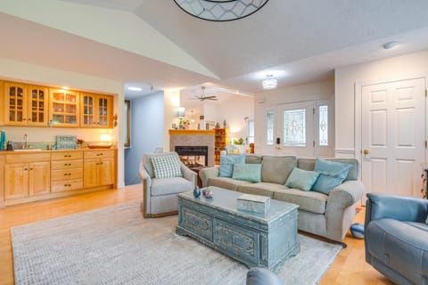 Blue Ridge Mtn Retreat Porches and Creek Access House in Flat Rock