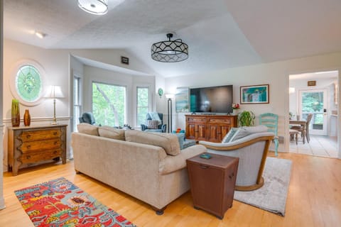 Blue Ridge Mtn Retreat Porches and Creek Access House in Flat Rock