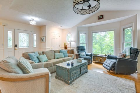 Blue Ridge Mtn Retreat Porches and Creek Access House in Flat Rock