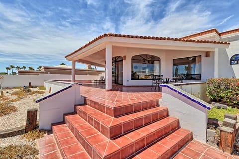 Property building, View (from property/room), Balcony/Terrace