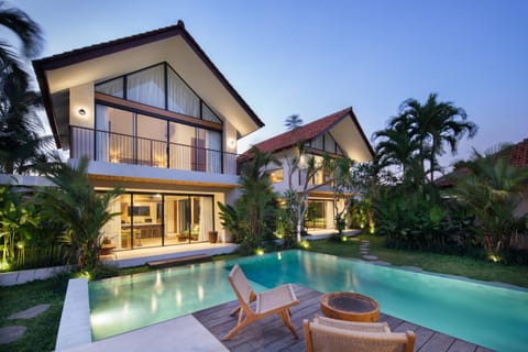 Property building, Patio, Garden, Garden view, Pool view, Swimming pool, sunbed