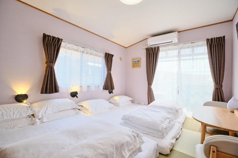 Bed, Photo of the whole room, Bedroom, air conditioner