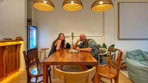 People, Living room, Seating area, Dining area, Guests
