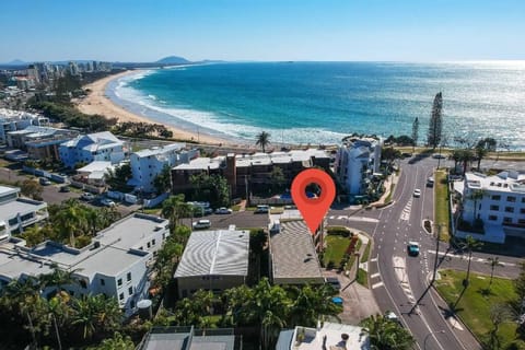 Property building, Nearby landmark, Day, Neighbourhood, Natural landscape, Beach, Street view, Location