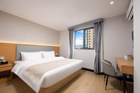 Photo of the whole room, Bedroom