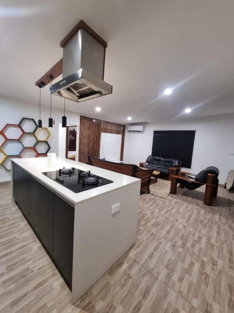 TV and multimedia, Kitchen or kitchenette, Living room, Seating area, stove