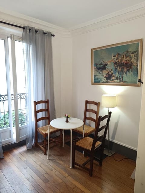 Chambres privées dans un appartement de 2 pièces à Paris 13e Hostel in Paris