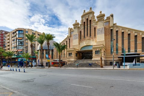 Nearby landmark, Day, Neighbourhood, City view, Street view, Location, Parking